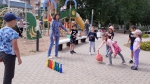 7 июня сотрудники Центральной библиотеки для детей пришкольного лагеря провели в парке «Семейный» игровую программу «Сто загадок о природе».